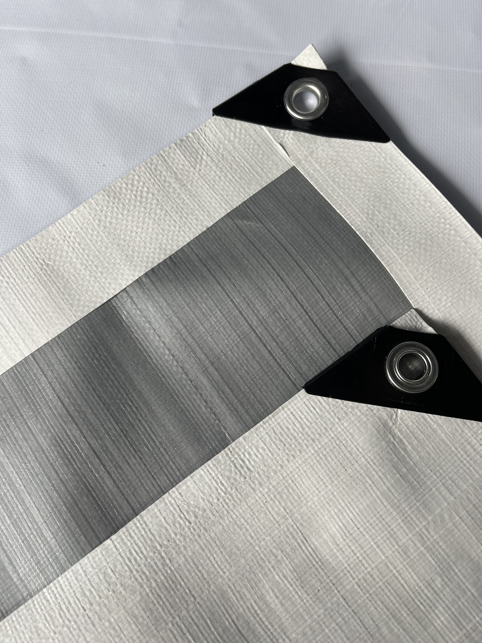 Tấm bạt trắng xám nhũ bạc che nắng mưa Tấm bạt trắng xám nhũ bạc che nắng mưa