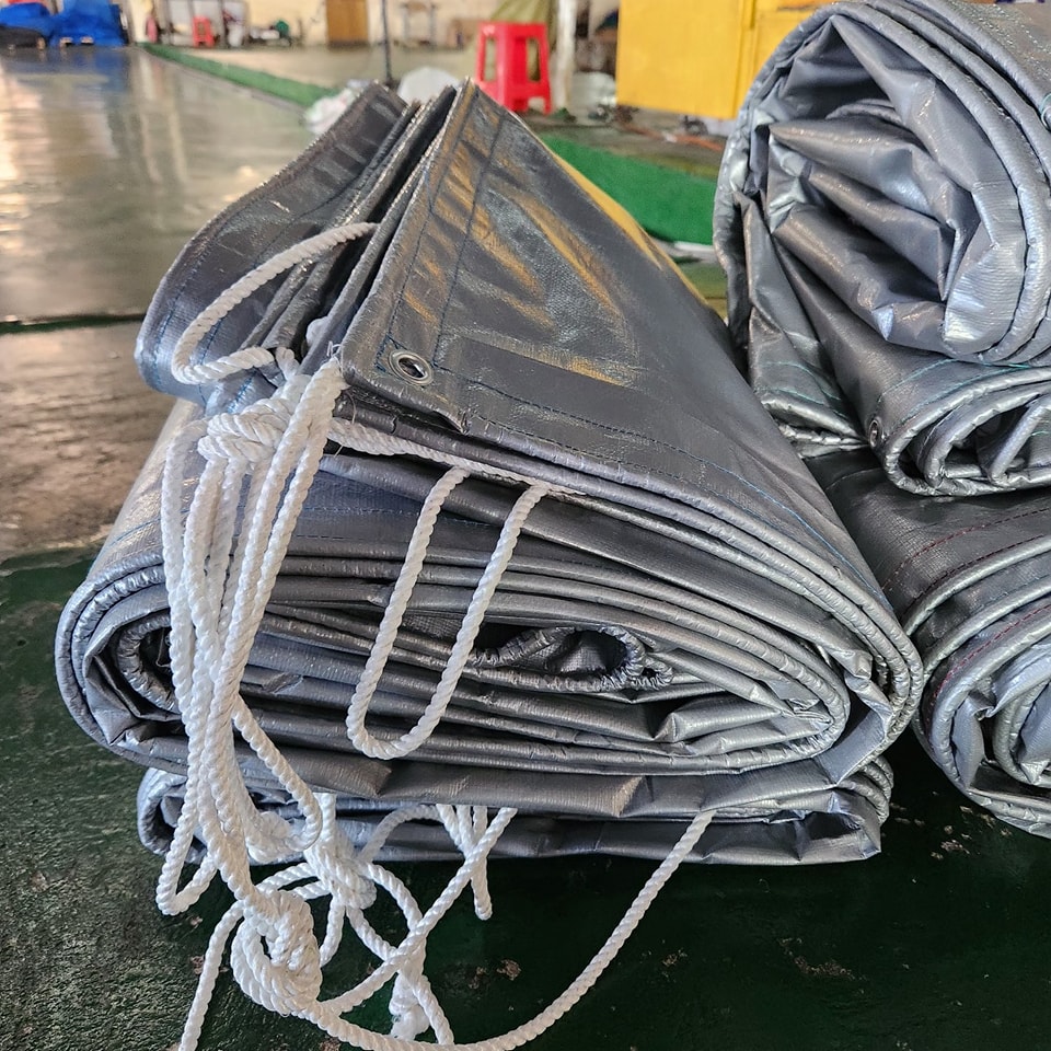 Bạt trắng xám nhũ bạc may viền đóng khuy Bạt trắng xám nhũ bạc may viền đóng khuy