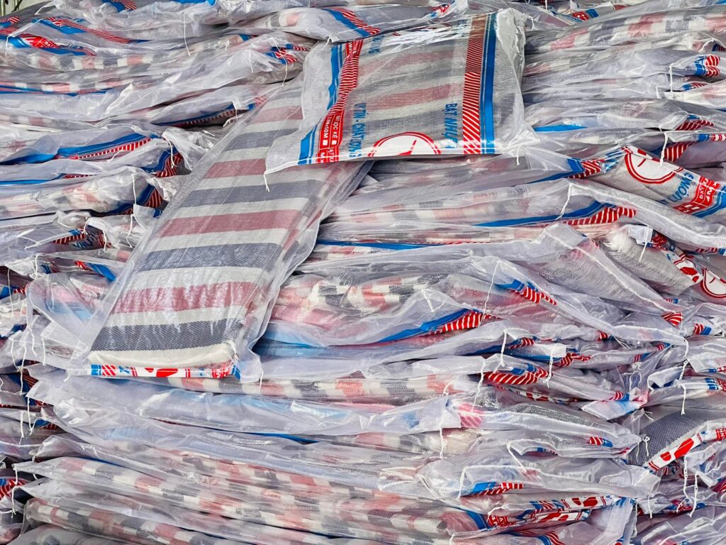 Xưởng cung cấp bạt dứa kẻ sọc 3 màu giá rẻ toàn quốc