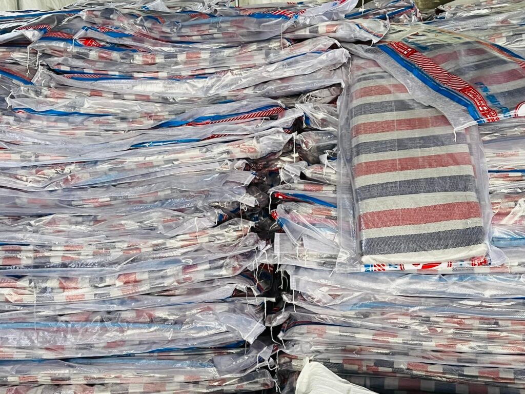 Xưởng cung cấp bạt dứa kẻ sọc 3 màu giá rẻ toàn quốc