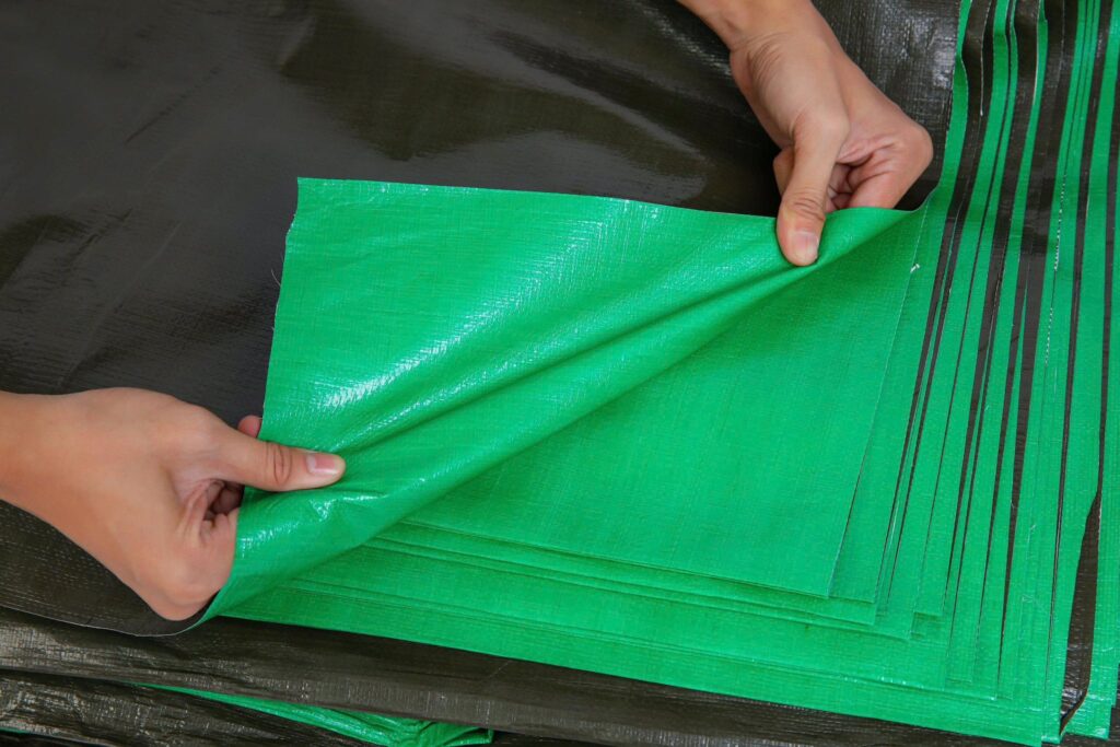 Bạt che sà lan, phủ hàng hoá tàu thuỷ Bạt che sà lan, phủ hàng hoá tàu thuỷ