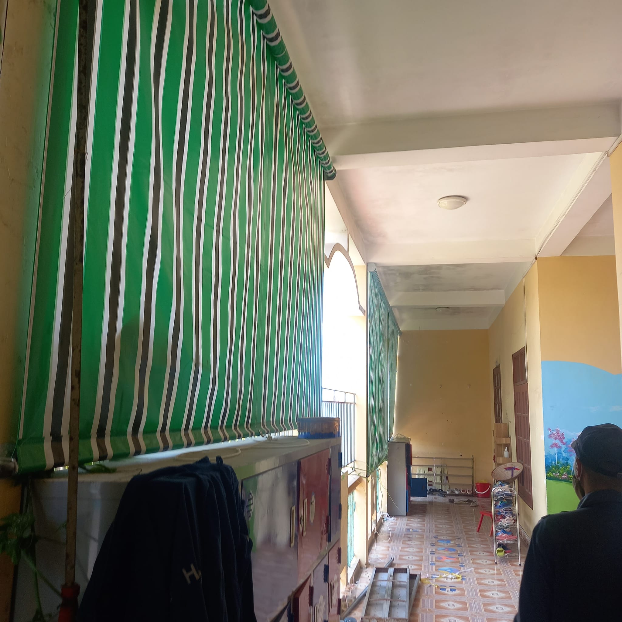 Bạt che nắng mưa tự cuốn Bạt che nắng mưa tự cuốn