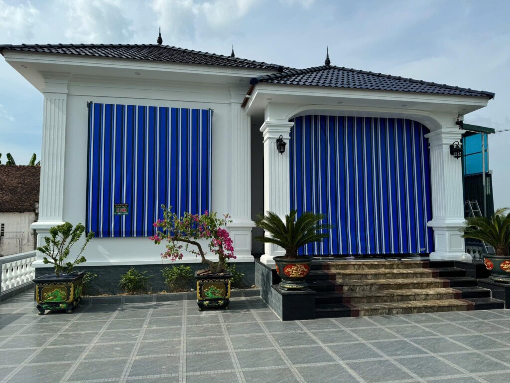 Bạt che nắng tự cuốn ngoài trời Bạt che nắng tự cuốn ngoài trời