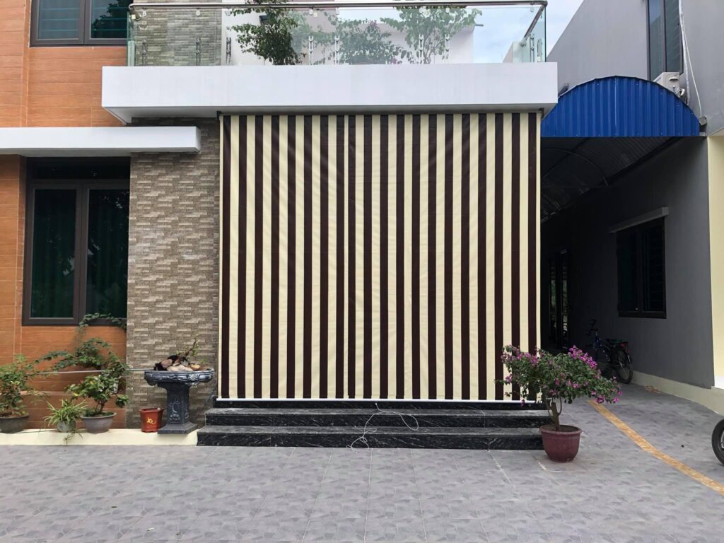 Bạt cuốn mái hiên che nắng mưa Bạt cuốn mái hiên che nắng mưa