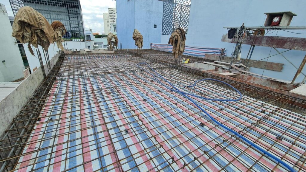 Bạt dứa kẻ sọc 3 màu dùng lót sàn bê tông