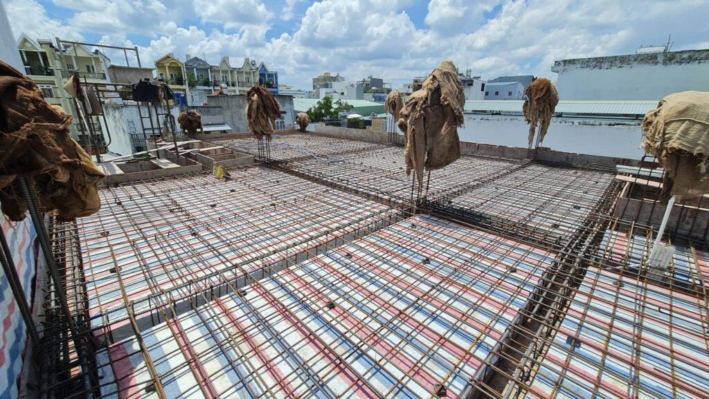 Bạt dứa kẻ sọc 3 màu dùng lót sàn bê tông