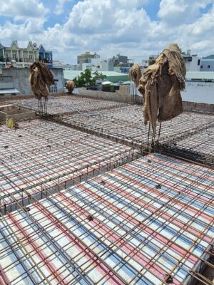 Bạt dứa kẻ sọc 3 màu dùng lót sàn bê tông xây dựng