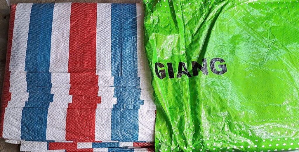 Bạt dứa kẻ sọc khổ 8m (8m x 50m)