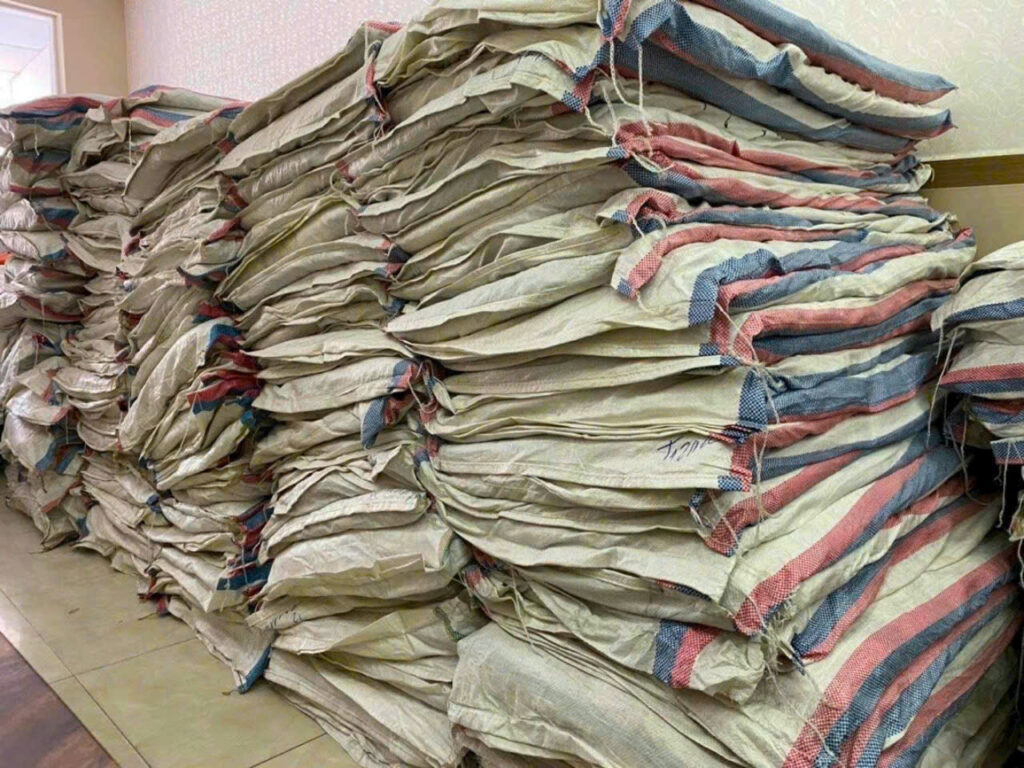 Xưởng cung cấp bạt dứa kẻ sọc 3 màu giá rẻ toàn quốc