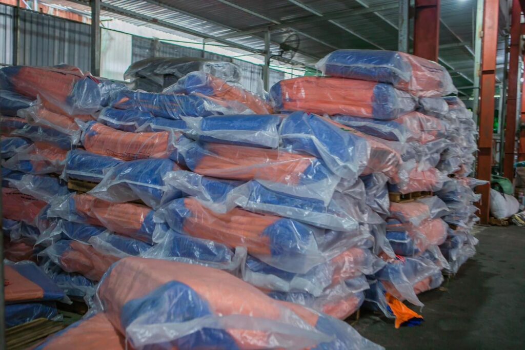 Xưởng cung cấp bạt nhựa xanh cam khổ 8m giá rẻ toàn quốc