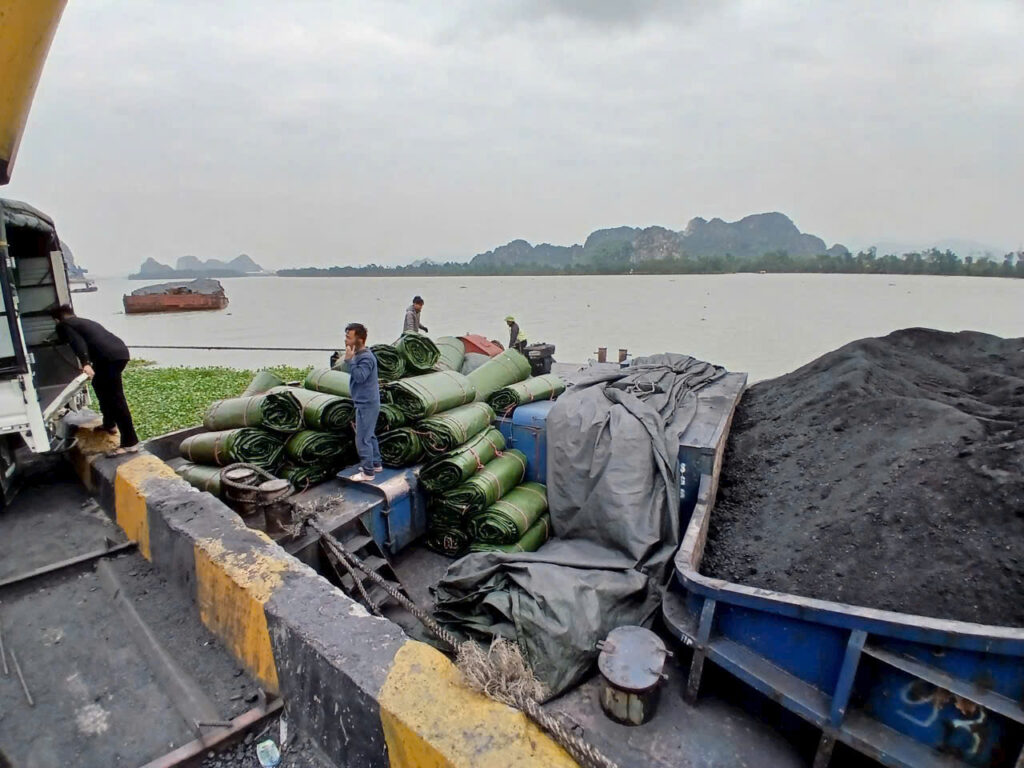 Bạt che sà lan phủ hàng hoá Bạt che sà lan phủ hàng hoá