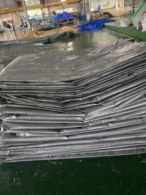 Tấm bạt trắng xám nhũ bạc che nắng mưa