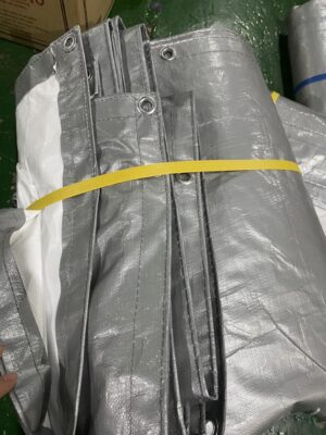 Bạt nhựa PE trắng xám che nắng mưa ngoài trời