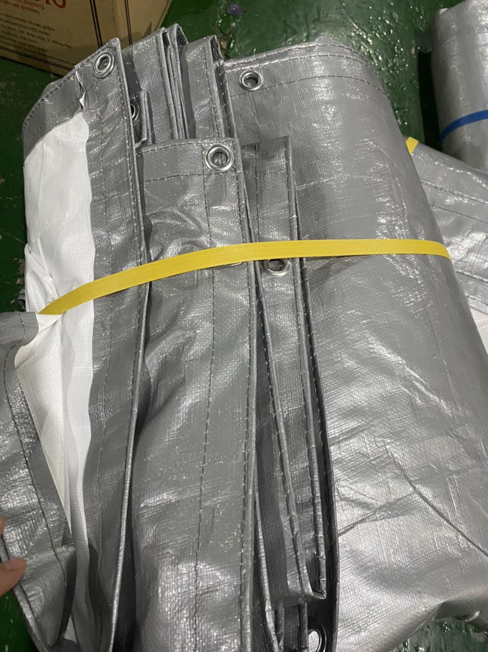 Bạt nhựa PE trắng xám che nắng mưa ngoài trời Bạt nhựa PE trắng xám che nắng mưa ngoài trời