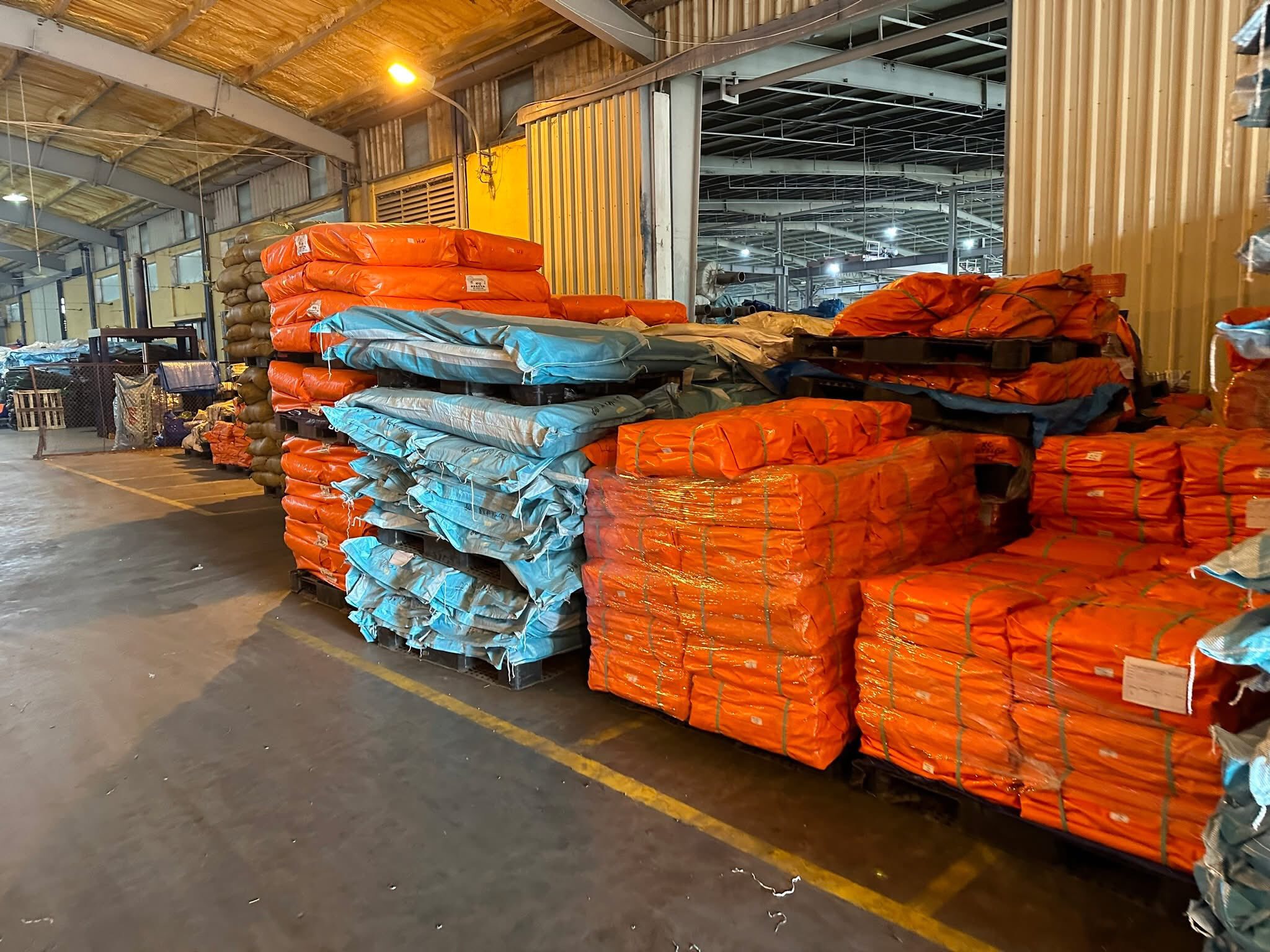 Xưởng cung cấp Bạt xanh cam định lượng 150g/m² giá rẻ toàn quốc Xưởng cung cấp Bạt xanh cam định lượng 150g/m² giá rẻ toàn quốc