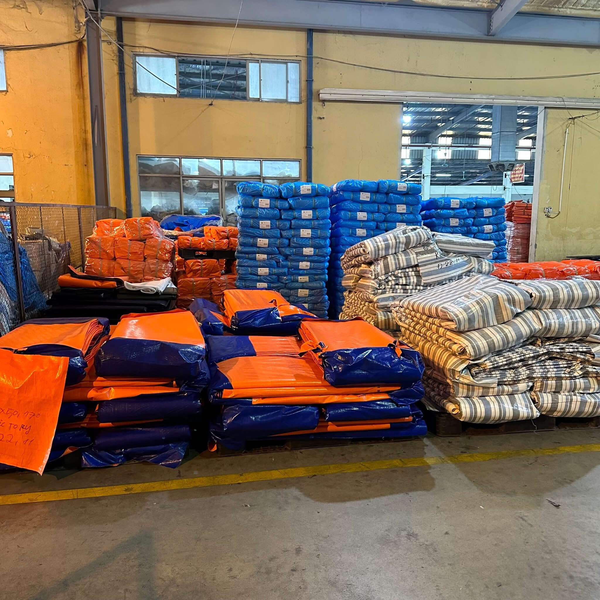 Xưởng cung cấp Bạt xanh cam định lượng 150g/m² giá rẻ toàn quốc Xưởng cung cấp Bạt xanh cam Xưởng cung cấp Bạt xanh cam định lượng 150g/m² giá rẻ toàn quốc lượng 170g/m² giá rẻ toàn quốc