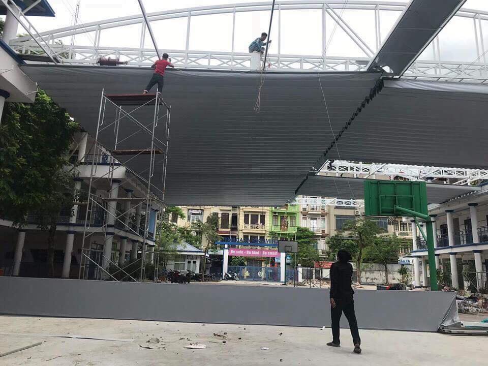 Bạt mái xếp che nắng sân trường Bạt mái xếp che nắng sân trường