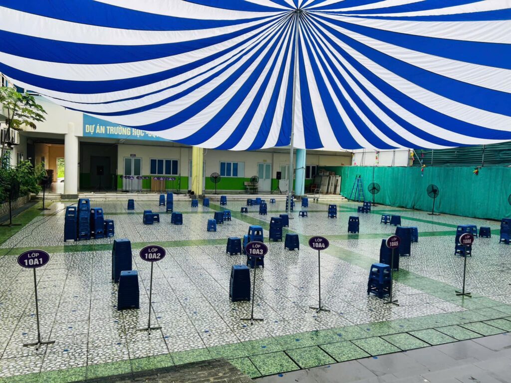 Bạt dù tròn sự kiện che nắng sân trường Bạt dù tròn sự kiện che nắng sân trường