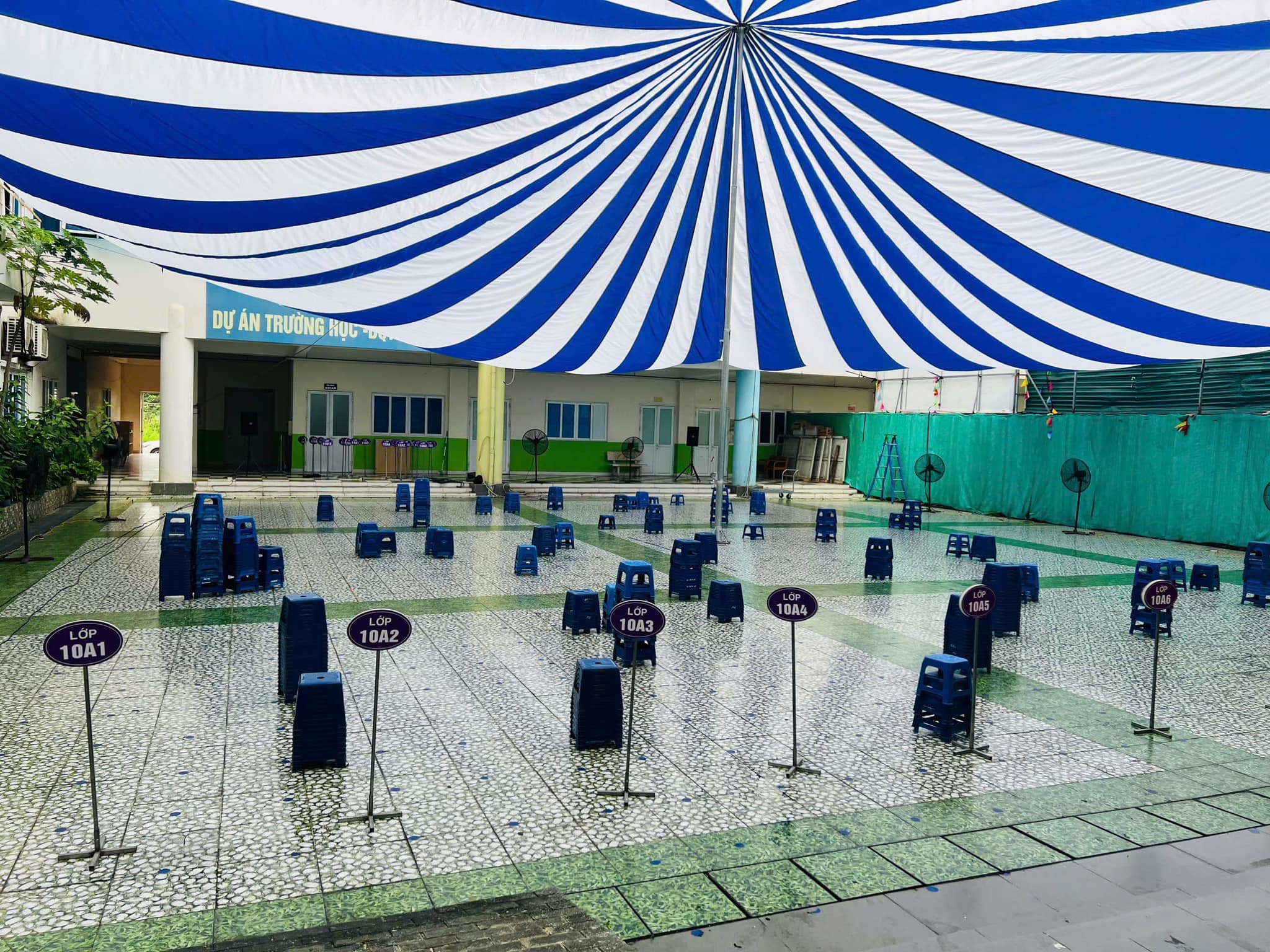 Bạt dù tròn sự kiện che nắng sân trường Bạt dù tròn sự kiện che nắng sân trường
