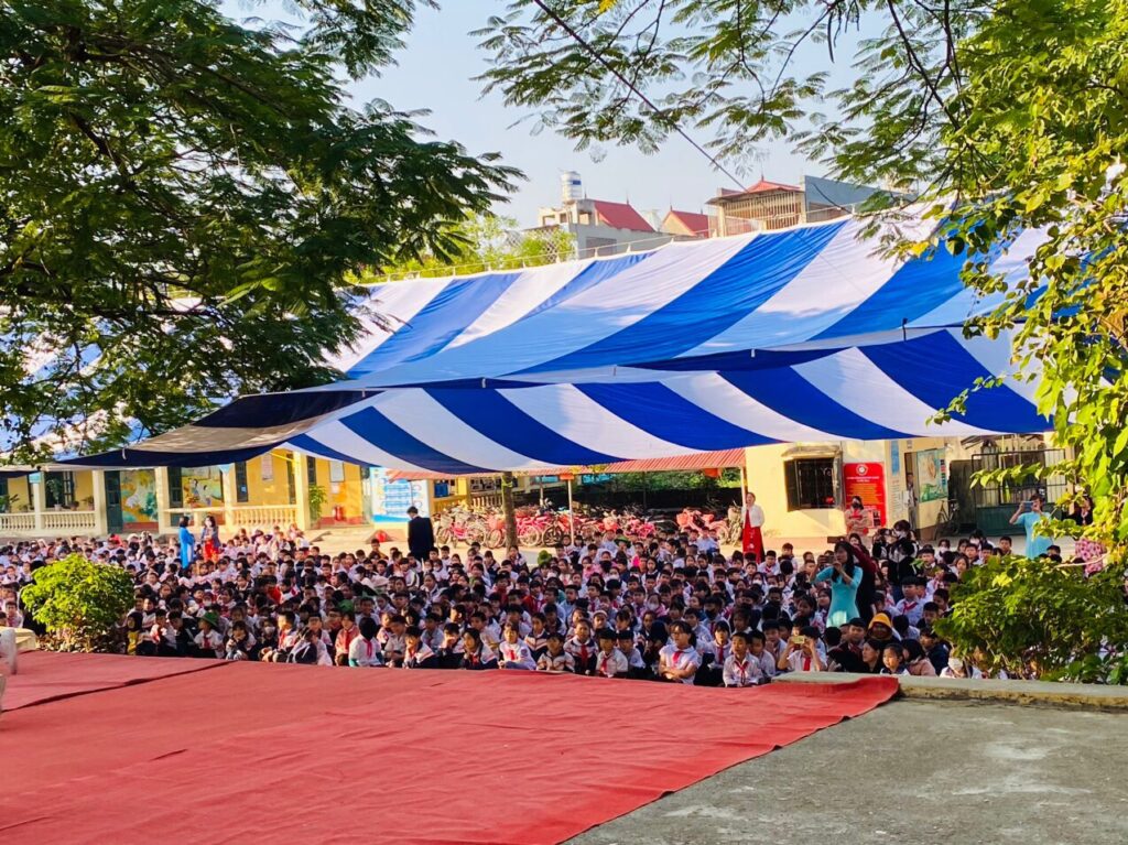 Bạt che nắng sân trường học ngoài trời Bạt che nắng sân trường học ngoài trời