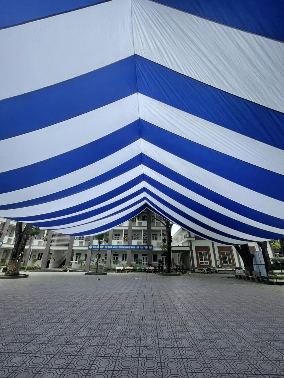 Bạt dù sự kiện che nắng sân trường Bạt dù sự kiện che nắng sân trường