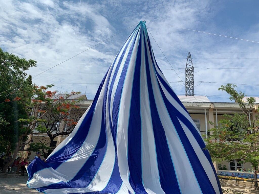 Bạt dù sự kiện che nắng sân trường Bạt dù sự kiện che nắng sân trường