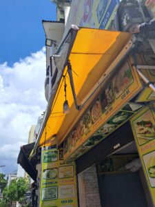 Bạt tay quay che mái hiên quán cafe