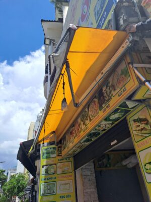Bạt tay quay che mái hiên quán cafe