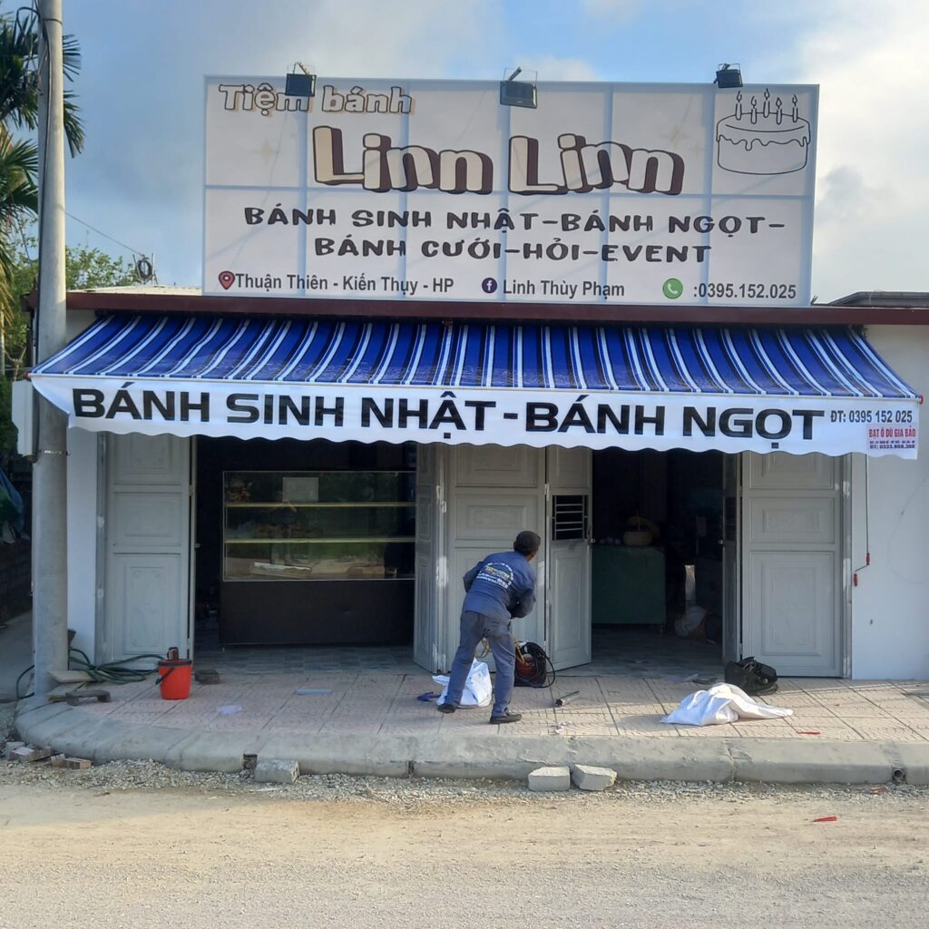 Bạt che nắng mưa tay quay cửa hàng tạp hoá