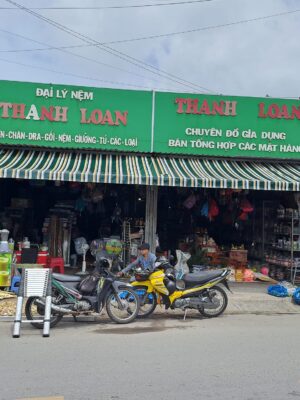 Bạt che nắng mưa tay quay cửa hàng tạp hoá