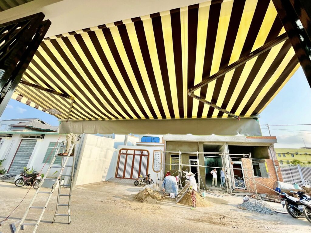 Bạt che nắng mưa tay quay Bạt che nắng mưa tay quay