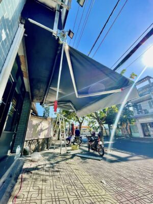 Bạt tay quay che mái hiên ngoài trời