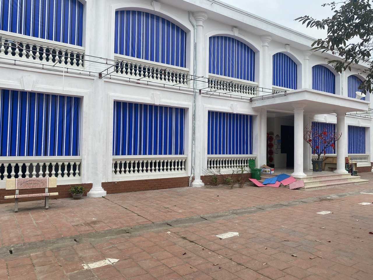 Bạt che nắng tự cuốn trường học Bạt che nắng tự cuốn trường học