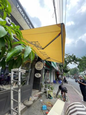 Bạt tay quay che mái hiên ngoài trời
